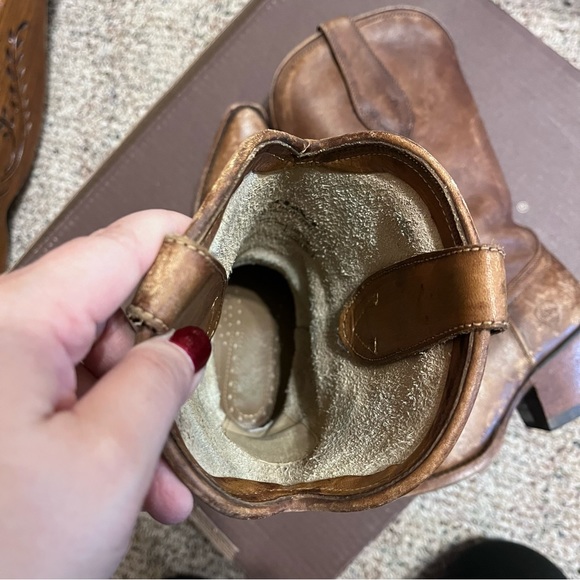 Ariat women’s Josefina distressed western boots. - Picture 3 of 6